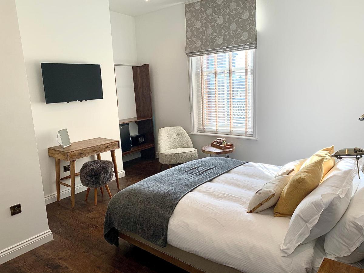 Upstairs At 33 - Self Check In Boutique Accommodation In Worcester Centre Екстериор снимка
