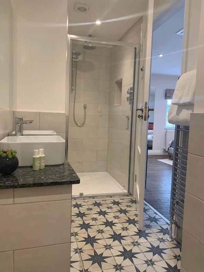 Upstairs At 33 - Self Check In Boutique Accommodation In Worcester Centre Екстериор снимка