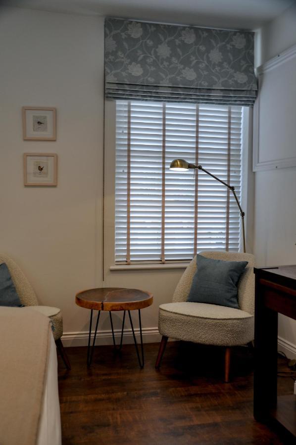 Upstairs At 33 - Self Check In Boutique Accommodation In Worcester Centre Екстериор снимка