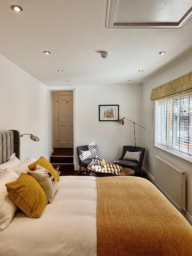 Upstairs At 33 - Self Check In Boutique Accommodation In Worcester Centre Екстериор снимка