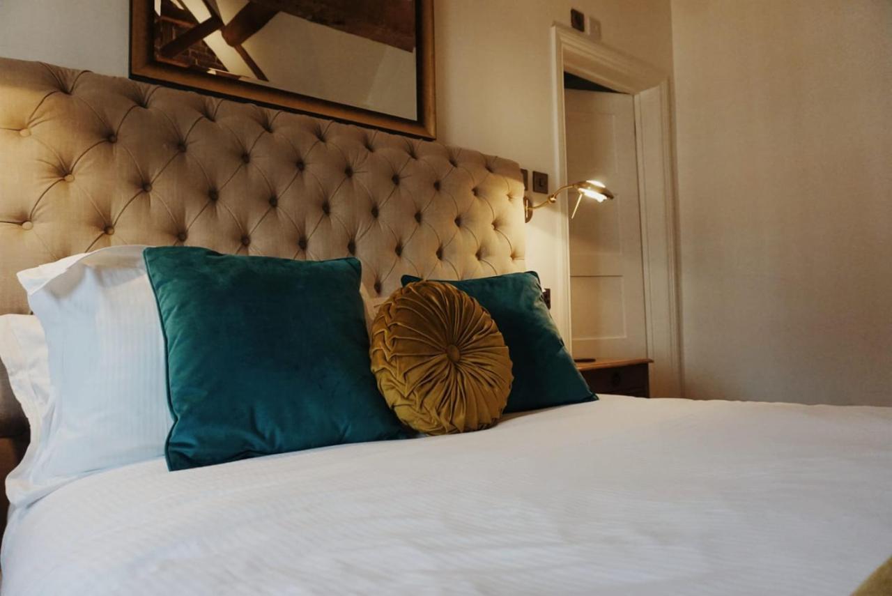 Upstairs At 33 - Self Check In Boutique Accommodation In Worcester Centre Екстериор снимка